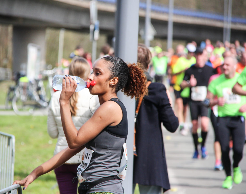 runner drinking drink water